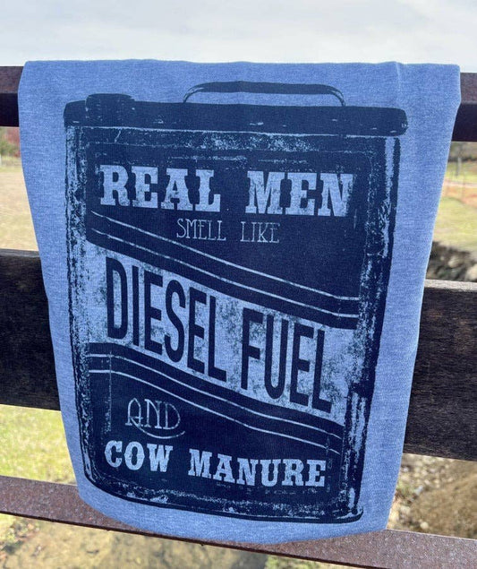 Real men smell like diesel (T-Shirt)