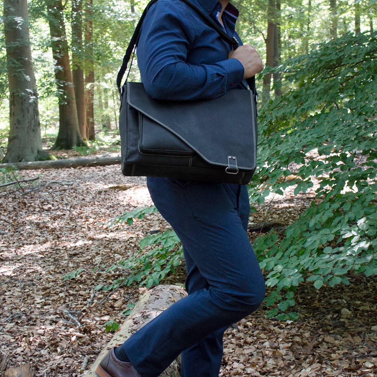 Buffalo Leather Laptop Bag – Spacious with Double Magnetic Flap Closure